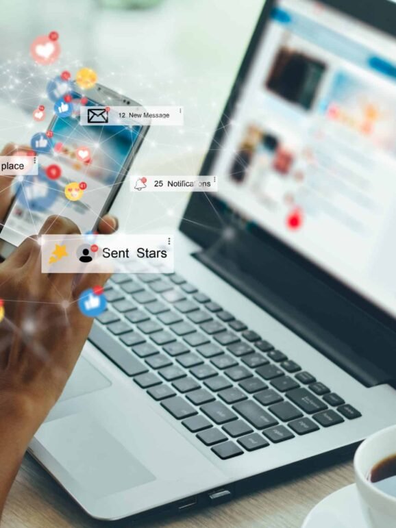 People,Using,Smart,Phone,,social,,Media,,Marketing,Concept