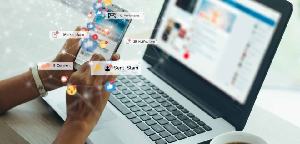 People,Using,Smart,Phone,,social,,Media,,Marketing,Concept